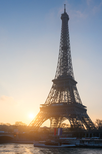 Paris   Eiffel tower at sunrise