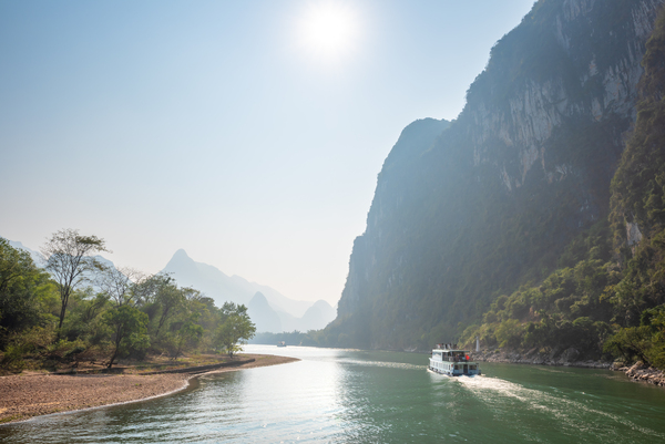 Li River cruise between Guilin and Yangshuo by Philippe Lejeanvre