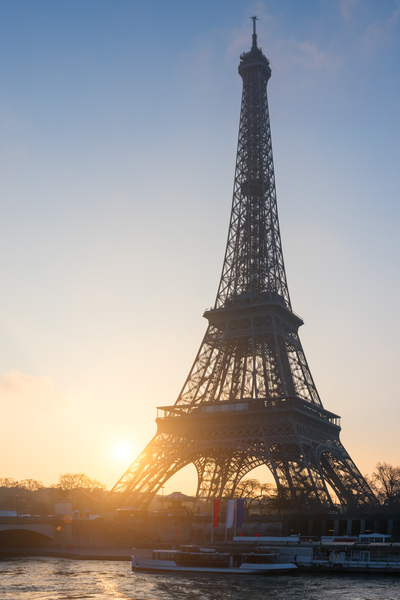 Paris   Eiffel tower at sunrise Print