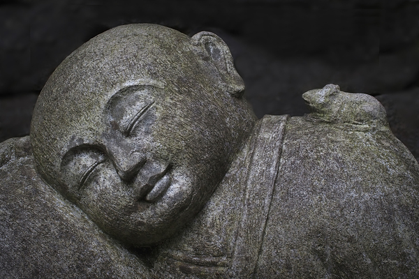 Bouddha et souris  |  Buddha and Mouse by Louise Tanguay