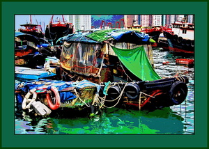 CHINESE JUNK BOAT AT ABORDEEN HARBOUR