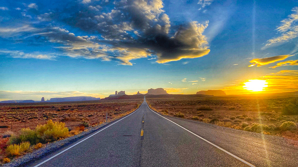 Sunset Drive to Monument Valley by Nates States