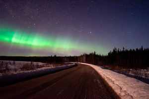 Winters Radiance: Northern Lights Illuminating the U.S. North