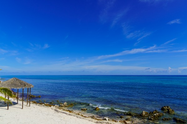 Caribbean Blues at Grand Cayman by tommikee