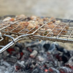 Cocking chicken on coal