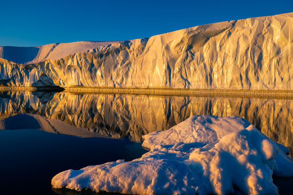 MIDNIGHT SUN ON ICE Print