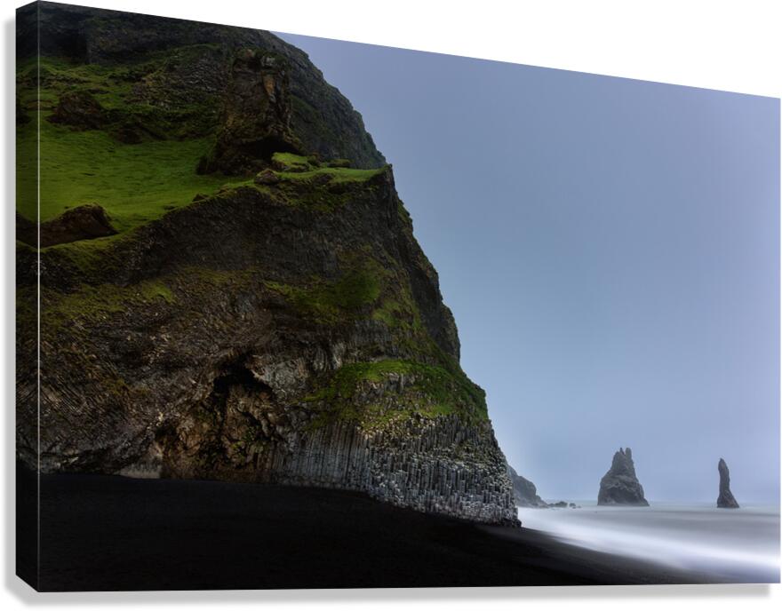 REYNISDRANGAR BEACH Canvas Print