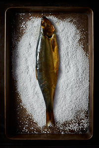 Smoked fish on salt bed