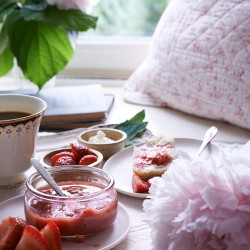 Breakfast in pink