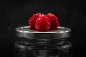 Berries_on_lid