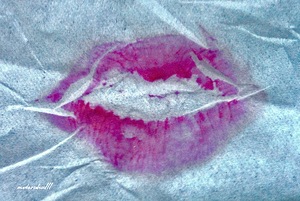 NAPKIN KISS