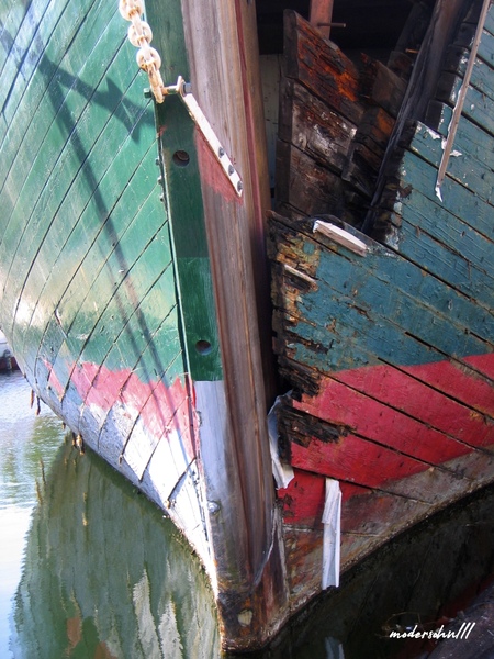 BOAT HULL.GOOD SIDE BAD SIDE by Bob Modersohn