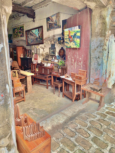 Antique Store by Jimmy Roy Photos