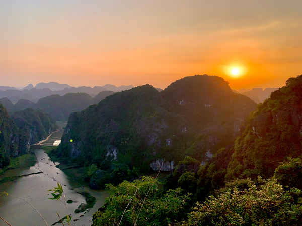 Dam Sen Hang Mua Viewpoint at Sunset by Jimmy Roy Photos