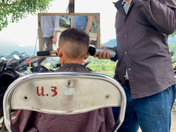Haircut Outside by Jimmy Roy Photos