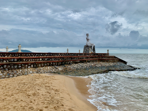 Mrs Statue Sitting at the End by Jimmy Roy Photos