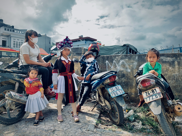 Bac Ha Market Family in Vietnam by Jimmy Roy Photos