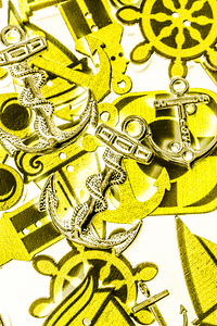 Anchors above - icons below