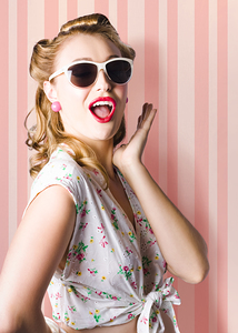 Surprised Girl In Retro Fashion Style Glamur