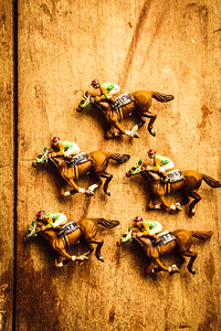 The wooden horse race