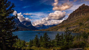 Choppy Waters Majestic Peaks: Wild Goose Island Panorama