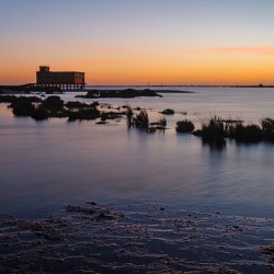 Lifesavers building and tides in Fuzeta