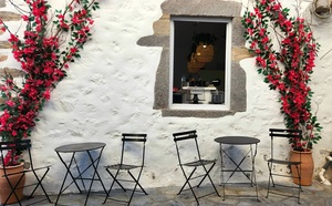 Greece type of seating