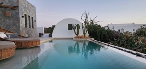 Santorini pool oasis