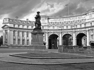 Admiralty Arch and Captain James Cook Black and White