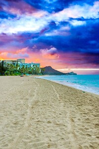 sunrise on waikiki beach hawaii