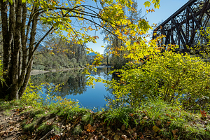 Snoqualmie River flowing beneath Reinig Bridge