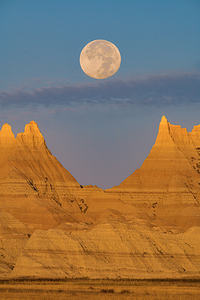 Badlands Moonset