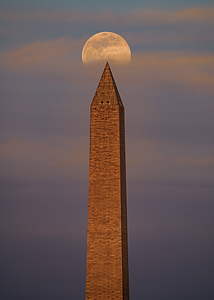 Moon over Washinton Monument