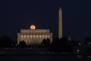 Lincoln Moon Rise