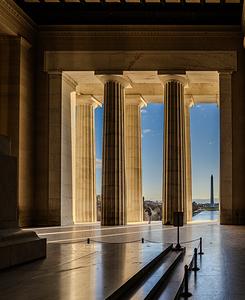 Lincoln Memorial Tourist
