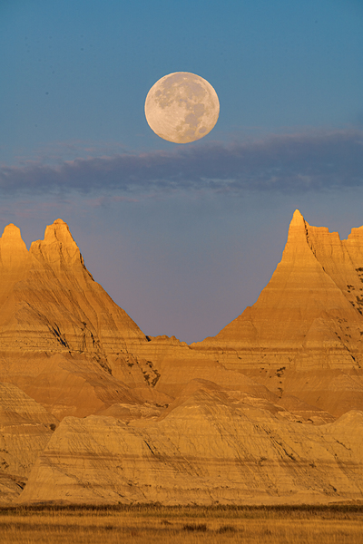 Badlands Moonset