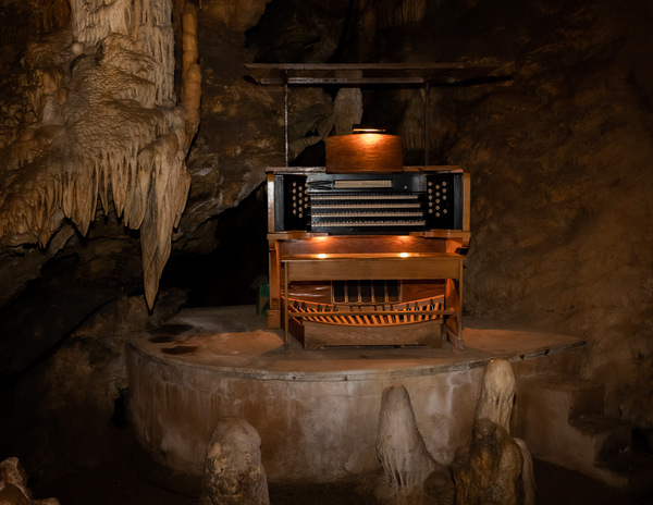 Luray Caverns  by RawBeltPhotos