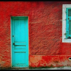 Red Wall Paris