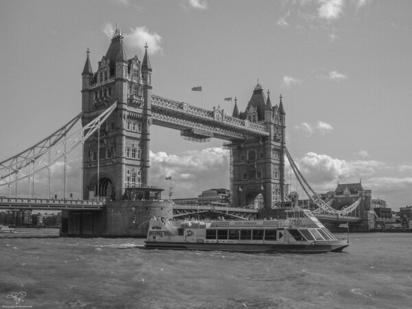 London Bridge BW by THOMAS PATRICK KENNEDY
