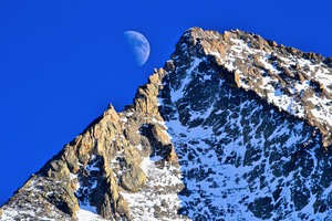 Peak Half Moon