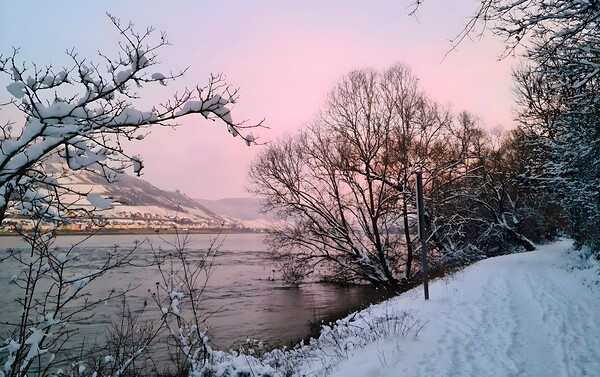 Snowy Sunset On Riversite by Mr Apple
