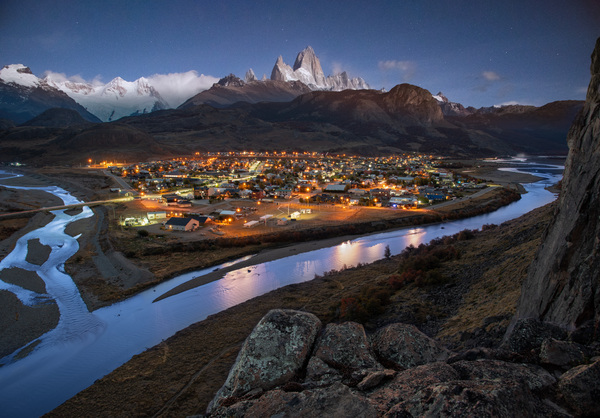 El Chalten con luz de luna by Francisco Rizzuti