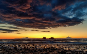 Aleutian Range Golden Hou