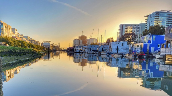 The Draw of sunrise in Mission Bay by suhlabs