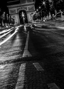 champs elysees traffic at night  vertical 2491 Ch