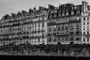 parisian apartments along quai aux fleurs  horizo