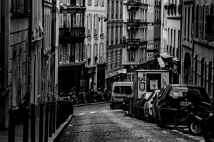 parisian street on montmartre  horizontal 2476 Mo