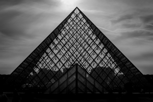pyramide du louvre  horizontal 2462 Pyramide 13k.