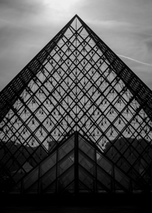 pyramide du louvre  vertical 2462 Pyramide 13k.jp