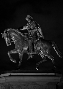 sam houston statue at night  vertical 943 Sam 13k